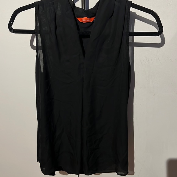 sleeveless blouse 3/$25 🍒 - Picture 1 of 3